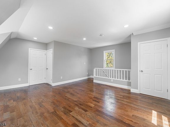 4th image of 155 Tichenor Ave #2