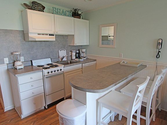 5th image of 1300 Ocean Blvd #146