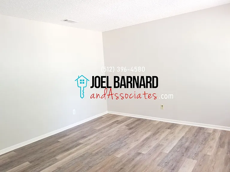 110 Lady Bird Lane — Photo 12