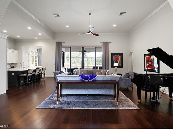 3rd image of 2896 Tiburon Blvd E