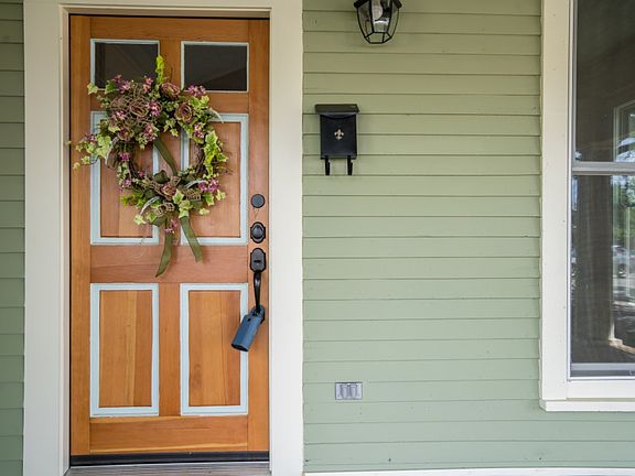 4th image of 106 Breckenridge St