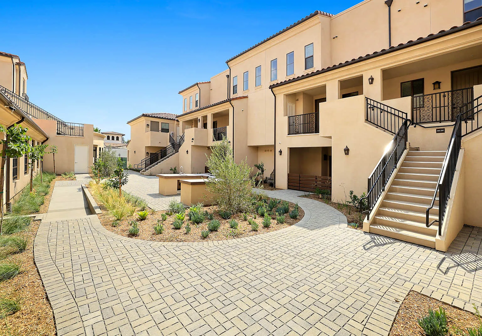 1 bed, 628 sqft, $2,250 — Photo 3