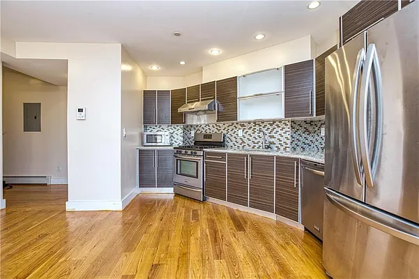 Sold by Remax Edge | media 12