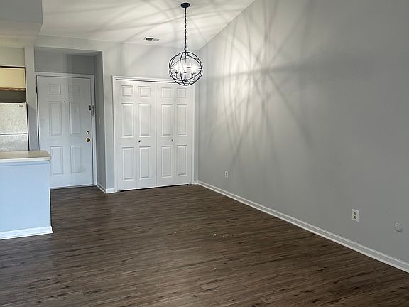 2nd image of 1749 Oak St #36