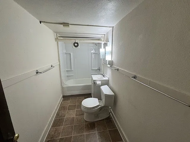 2024 Kendall Ave #5 — Photo 9