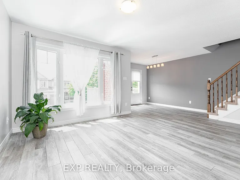 960 Messor Cres — Photo 15