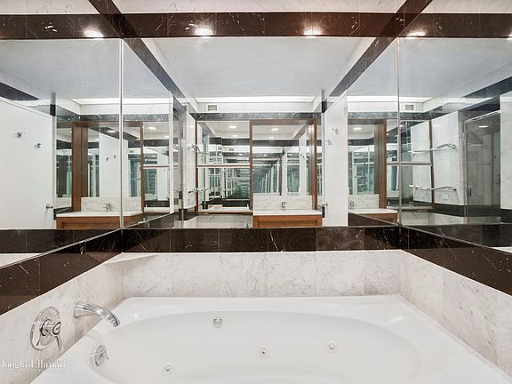 5th image of 150 W 56th St APT 5906