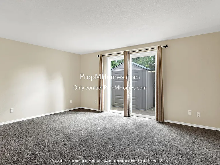 4417 Cornwall St — Photo 10