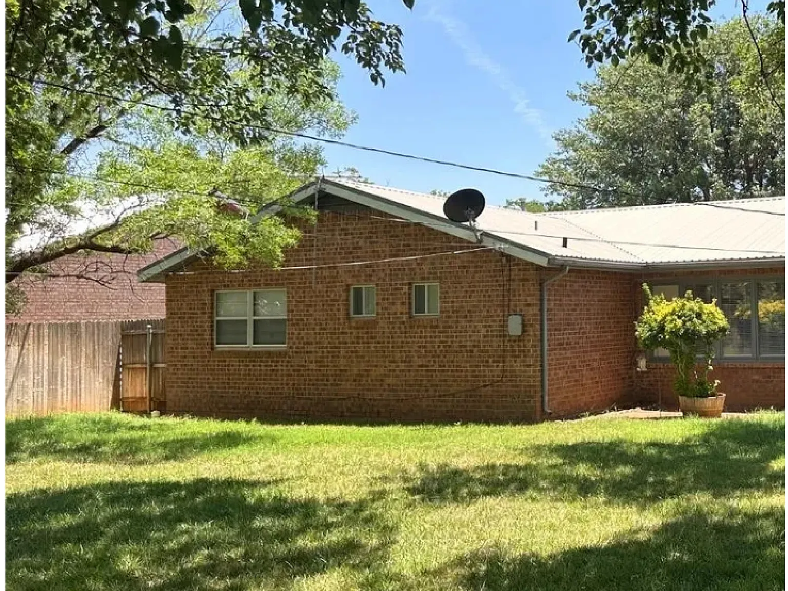 3 bed, 1935 sqft, $1,500 — Photo 3