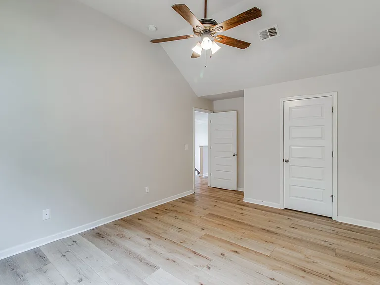 609 Angel Oak Ln — Photo 30