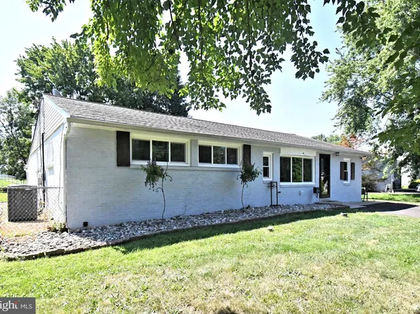 2023 Lockwood Ln, Feasterville Trevose, PA 19053