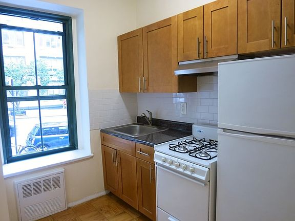 4th image of 528 E 79th St APT 1C