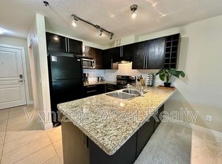 1089 Sunset Dr UNIT 309, Kelowna, BC V1Y 9Z3