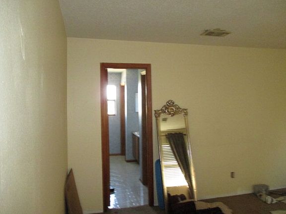 5th image of 901 N Carol Ave