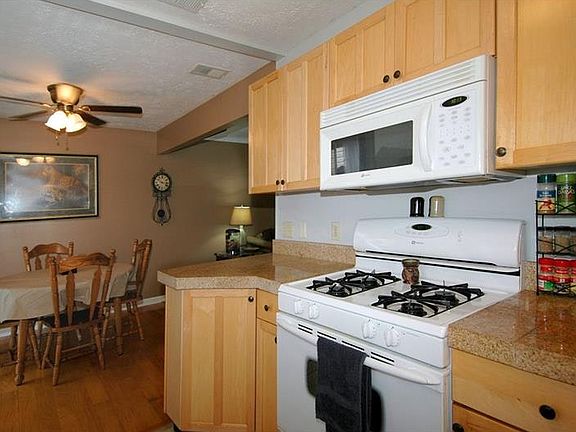 5th image of 211 Sherwood Dr