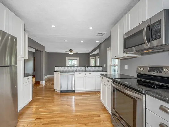 31 Park St Unit 2, Wakefield, MA 01880