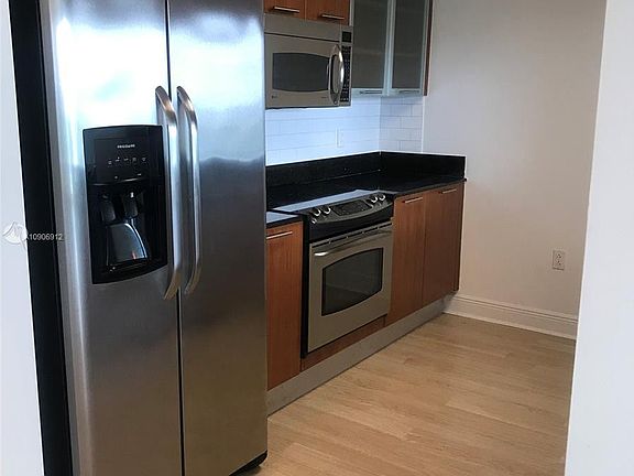 3rd image of 1800 N Bayshore Dr APT 2902