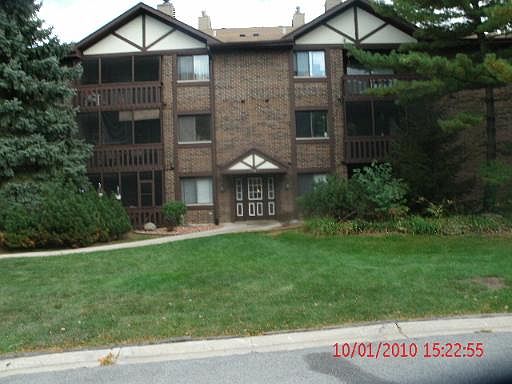 1st image of 5985 Lakeside Pl APT 202