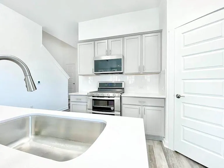 7925 Linnie Ln — Photo 10