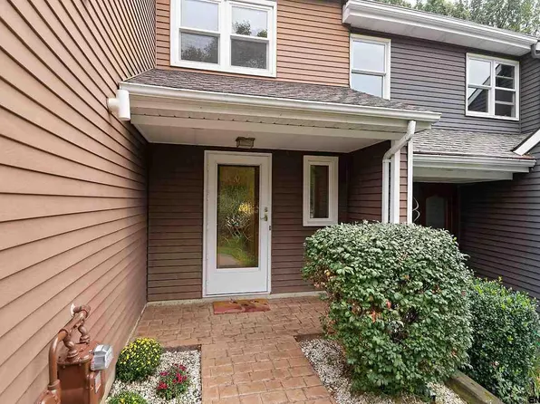 78 Old Coach Rd, Clifton Park, NY 12065