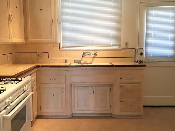 Kitchen - Eat-in style