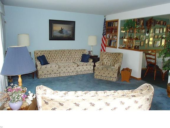 2nd image of 1525 Monter Ave