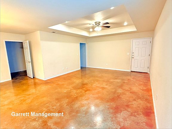 5th image of 1109 E Avenue F
