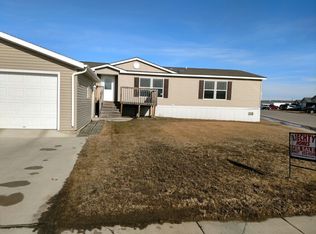 700 Foxtail Dr, Minot, ND 58701