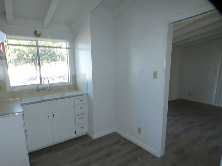 713 N Vine St — Photo 8