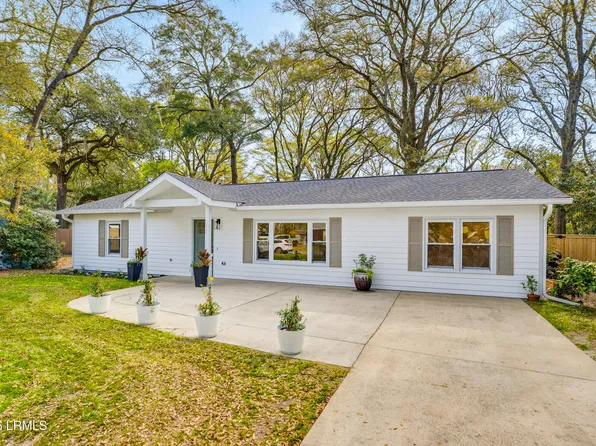 8 Blythewood Rd, Ladys Island, SC 29907