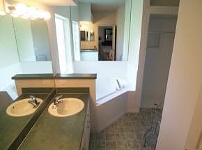 5th image of 4424 NW 36th Dr