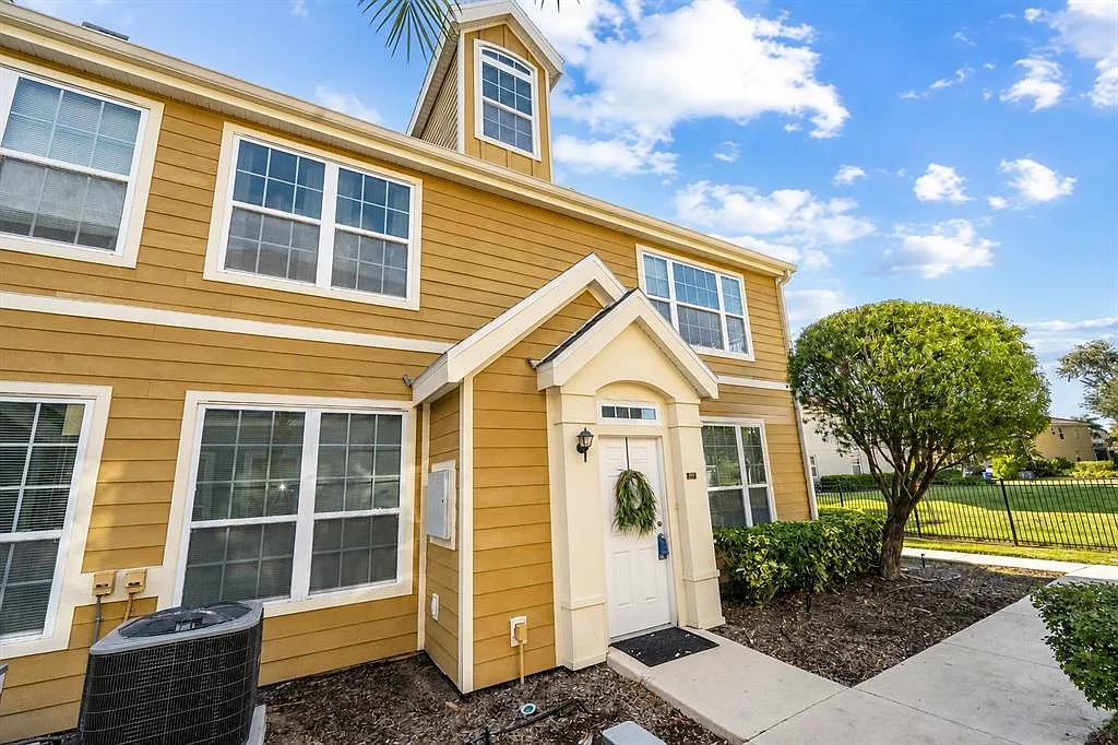 3 bed, 2.0 bath, 1499 sqft, $2,000 — Photo 1
