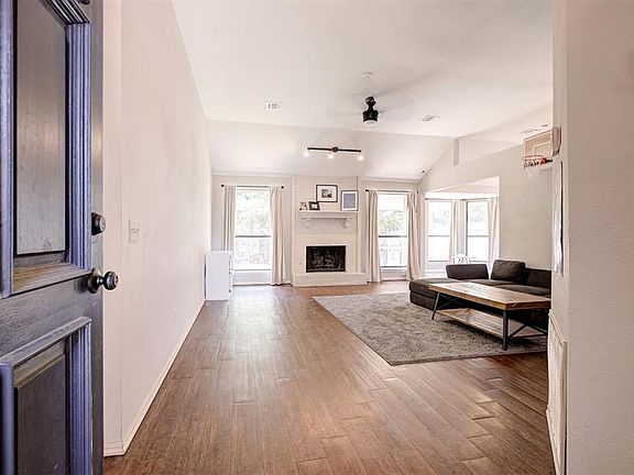 4th image of 418 Edwards Dr