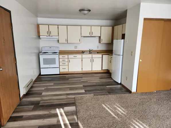 657 Foxtree Cir, Burlington, WI