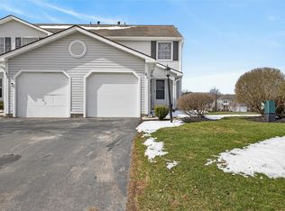 61 Camberley Pl, Penfield, NY 14526