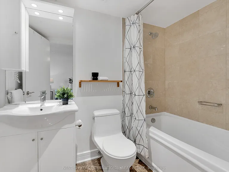 16 Harrison Garden Blvd #1011 — Photo 11