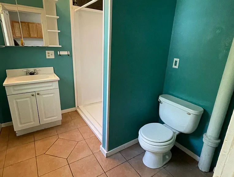 639 Niagara St — Photo 9