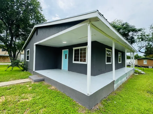 218 S 4th Ave, Elmendorf, TX 78112
