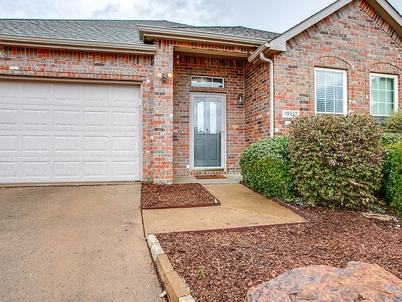 2nd image of 10817 Gleneagles Ln