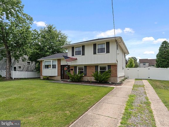 2nd image of 52 Longwood Dr