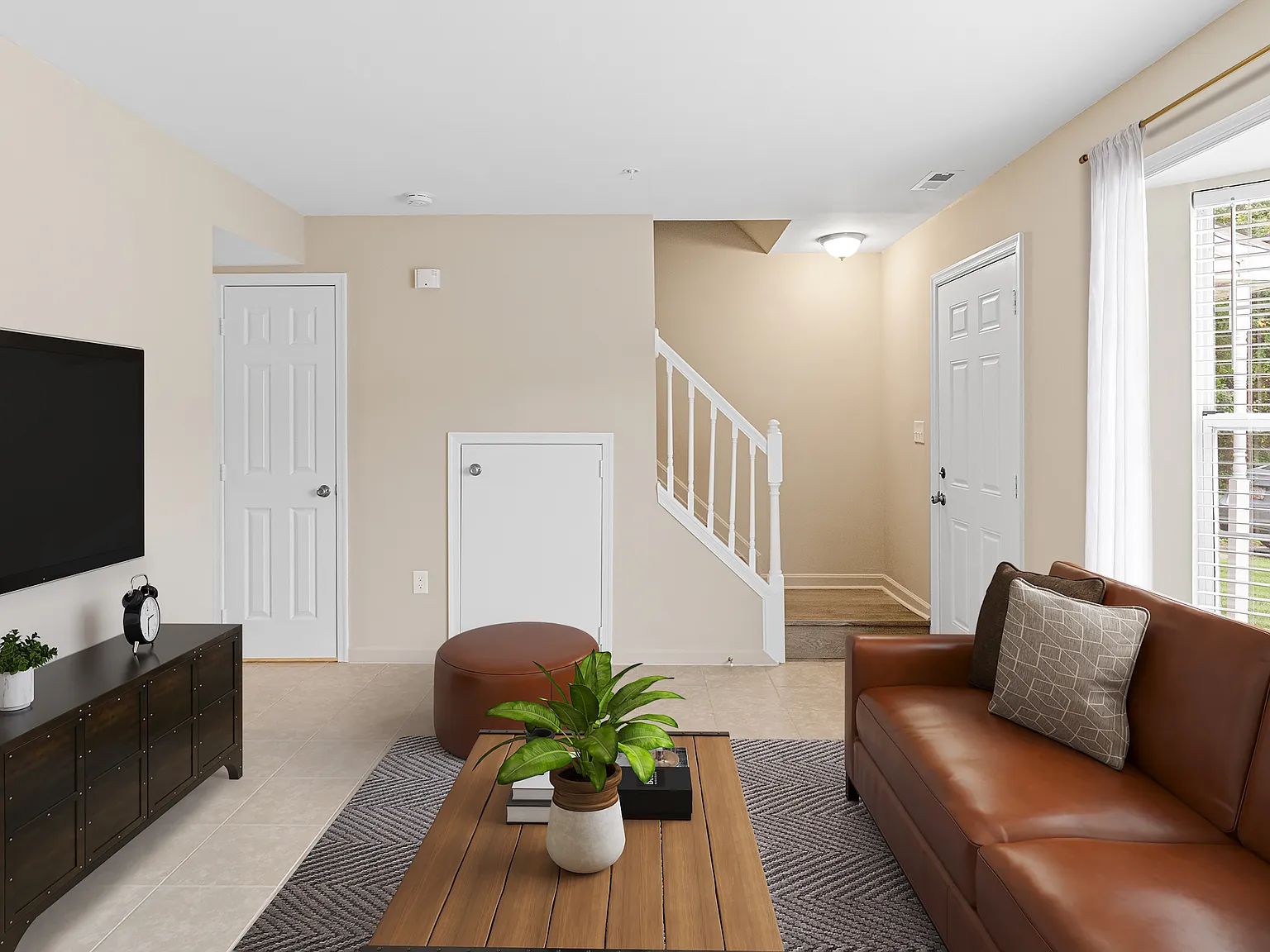 3 bed, 1.5 bath, 1092 sqft, $2,100 — Photo 2