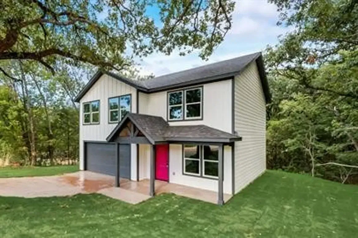 1118 Oak Drive - 1 — Photo 1