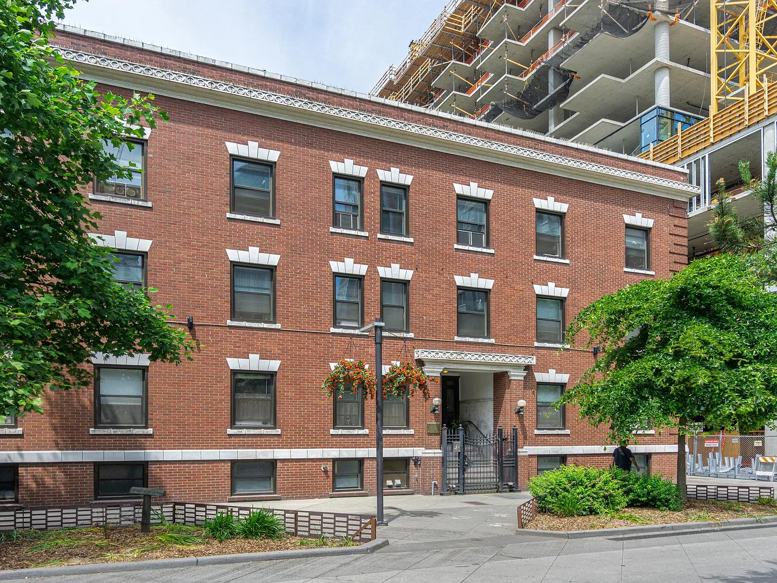 Adams Apartments — Photo 2