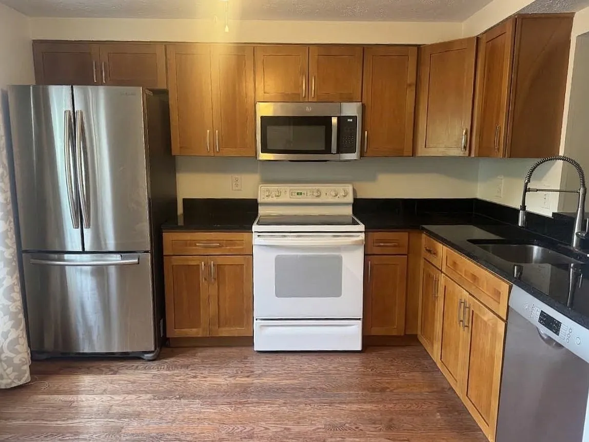 2 bed, 2.5 bath, 1550 sqft, $2,600 — Photo 2