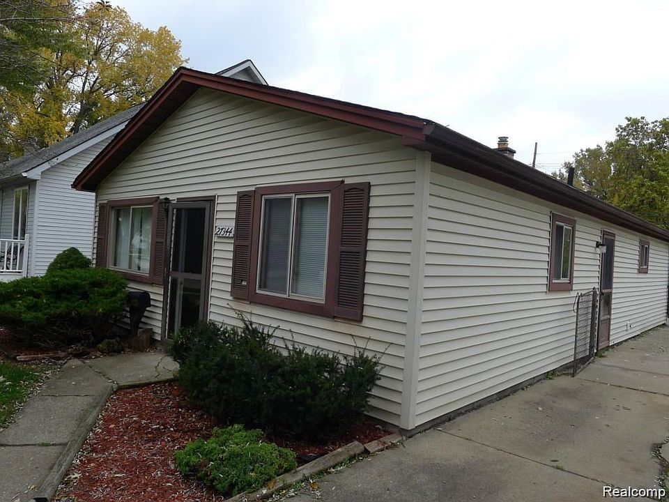 1st image of 27344 Groveland St