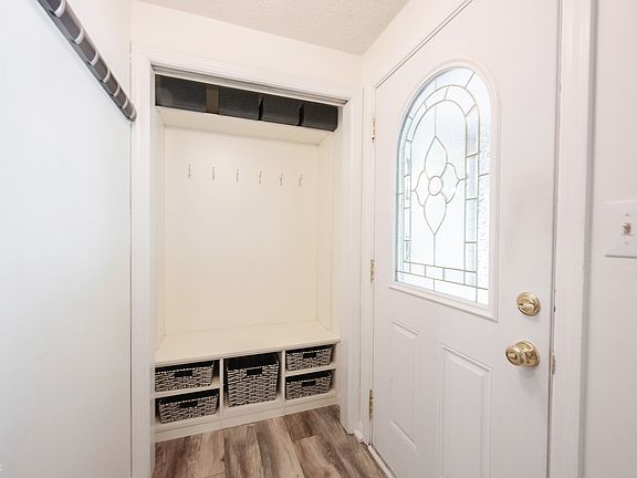 5th image of 6028 Thornwood Ct