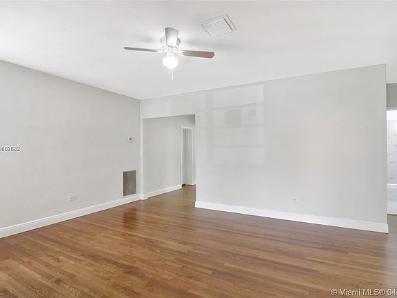 4th image of 971 Plover Ave