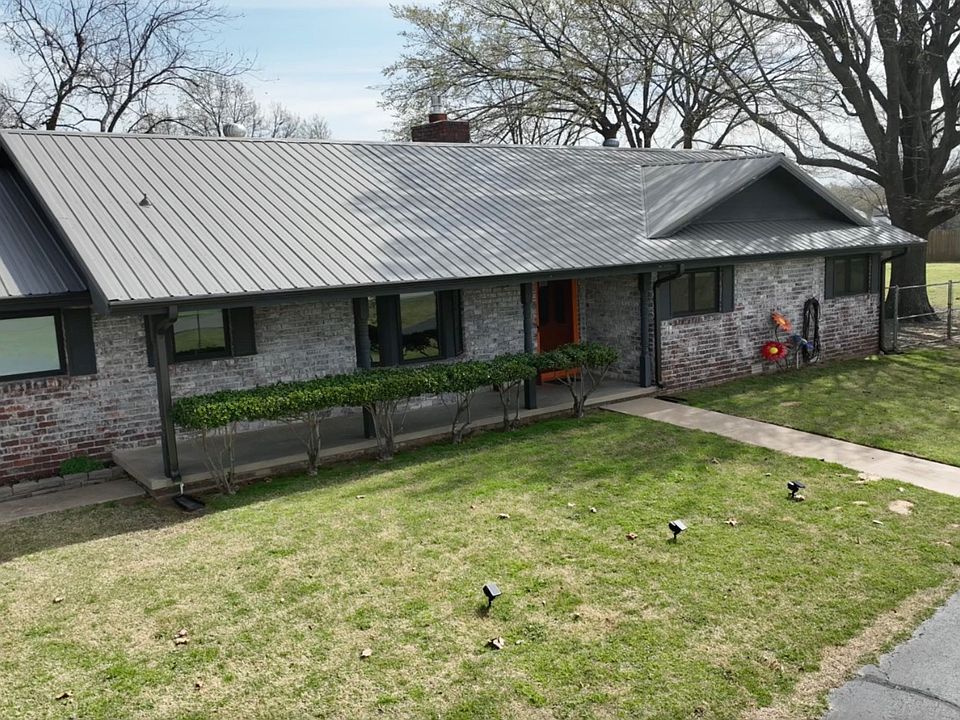 1st image of 202 Warren Rd