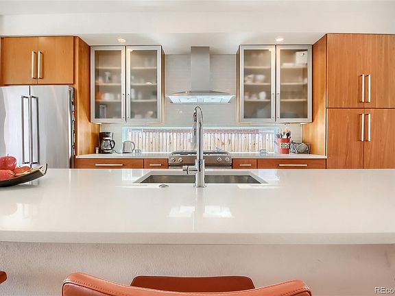 5th image of 847 S Logan St