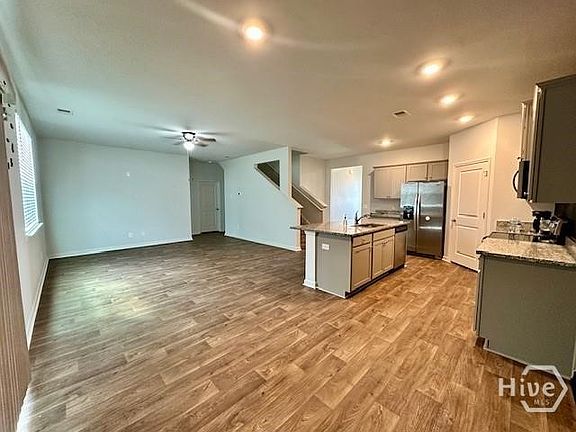 4th image of 426 Hogan Dr